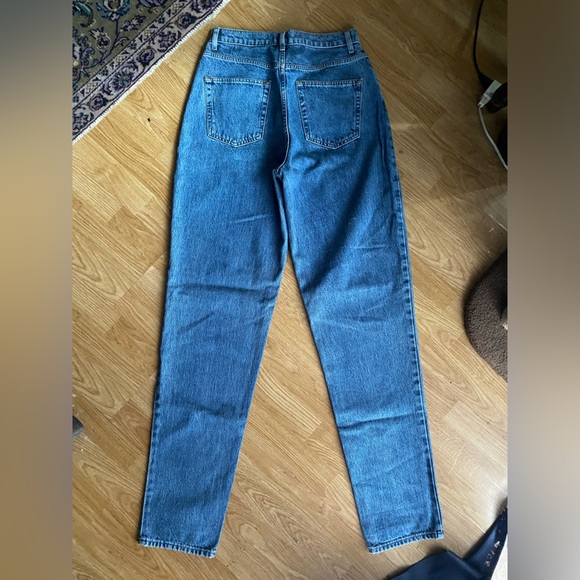 ASOS DESIGN relaxed mom jeans in mid blue - Picture 3 of 3